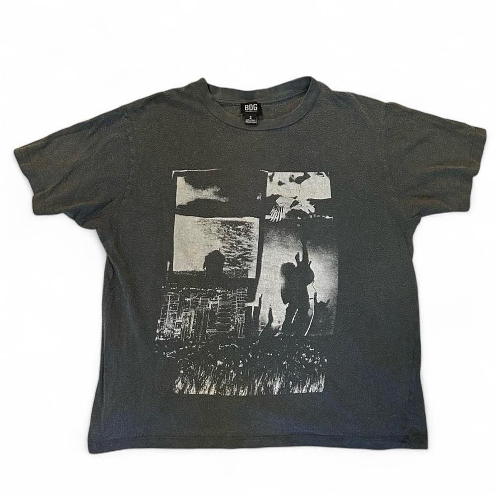 BDG Urban Outfitters Charcoal Grey Crew Neck Band/ Music Tee Size Small